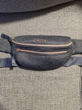 Stella And Dot Heather Gray Waist Pack with Rose Gold Zippers